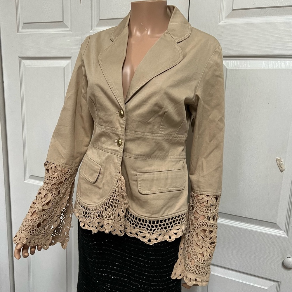 Women's Tan Jacket with Crochet Trim Size M Gold Buttons - Picture 11 of 16